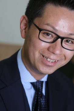 笑顔の小津 遥